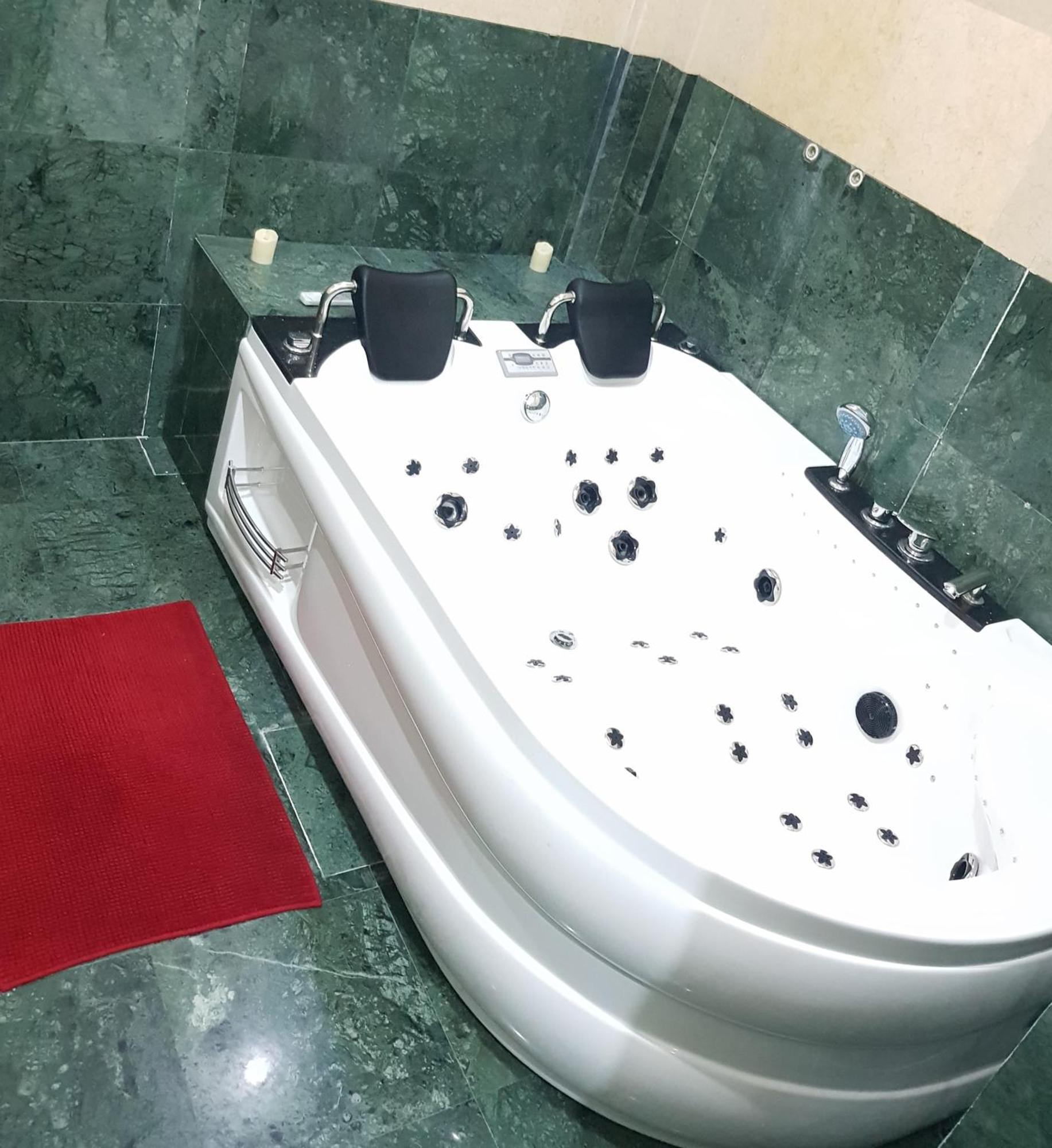 Spa Mega Mall Monza National Arena Bucharest Room photo